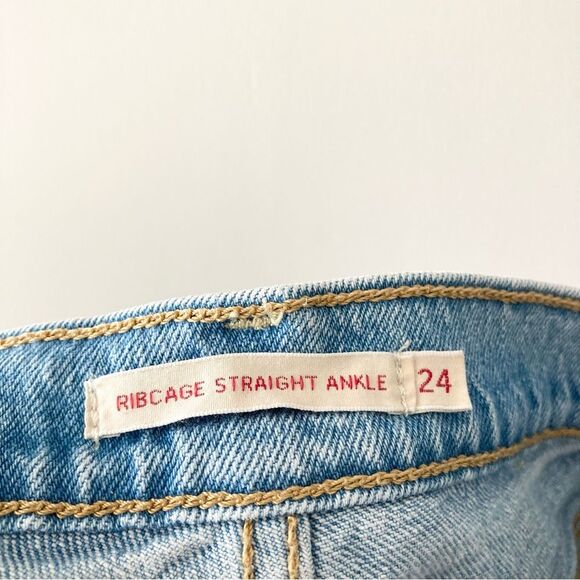 Levi’s Premium Ribcage Straight Ankle Jeans in Tango Fade 24 - Picture 5 of 7